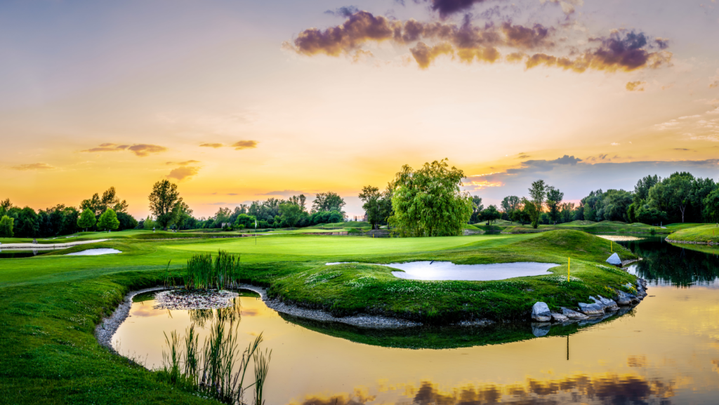 What is a country club: Golf amenities