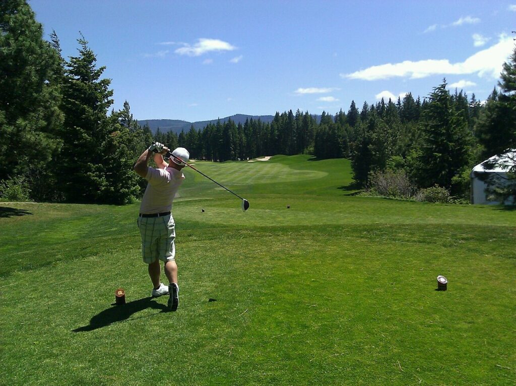 guy playing golf at rolling hills country club